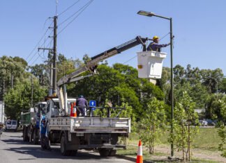 Instalan nuevas luces led para potenciar el Parque Industrial y barrios de Burzaco y Malvinas Argentinas