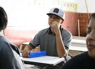 Estudiantes de escuelas secundarias bonaerenses están en las aulas
