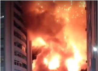 Avellaneda: impactante incendio arrasó un galpón y provocó su derrumbe