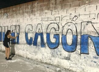 Pintadas de La Cámpora a pleno: «Milei cagón, no a la proscripción»