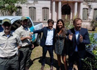 El gobernador Kicillof visitó Lomas de Zamora y calificó a Milei de «inútil»: «El Triángulo de Hierro es el Triángulo de las Bermudas»