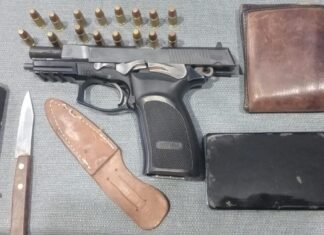 Fiorito: roban arma reglamentaria a efectivo policial de la Ciudad quien estaba dormido y completamente borracho en su vehículo