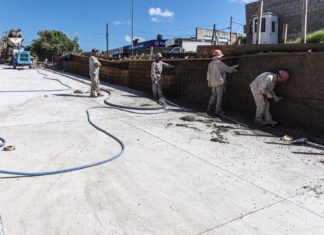 Ya revisten los muros del paso bajo nivel de la calle Diehl en Longchamps