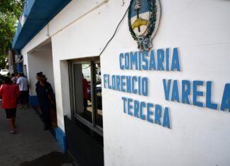 Florencio Varela: allanan comisaría y encuentran a un preso tomando mate con el jefe