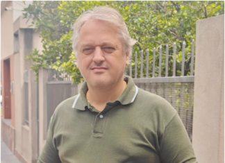 El libertario Gustavo Monteiro se prueba el traje de candidato en Esteban Echeverría