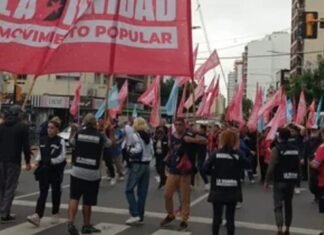 Organizaciones sociales se suman al paro y buscan cortar el Puente Pueyrredón