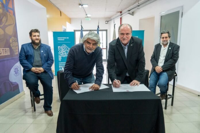 El ministro Correa y la UNLa firmaron un convenio para crear un nuevo Centro de Formación Laboral1