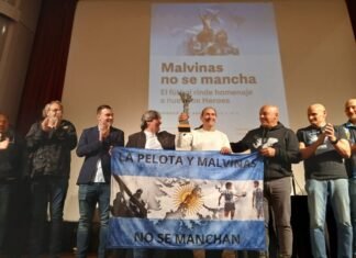 La UNLa homenajeó a los héroes de Malvinas junto a clubes de zona sur y Fernando Romero, autor de “Muchachos”