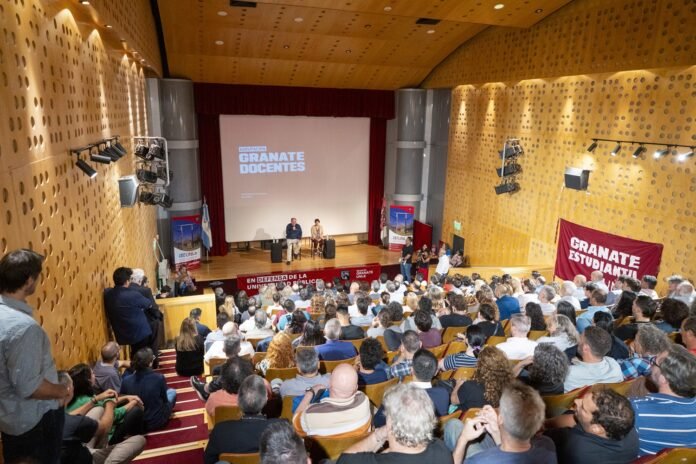 Más de 250 docentes de la UNLa se reunieron con el rector Daniel Bozzani durante un encuentro en defensa de la universidad pública2
