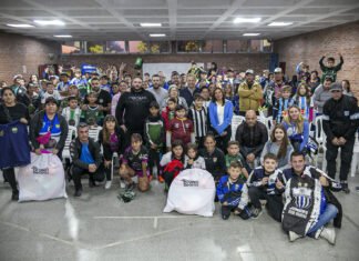 Cascallares encabezó la entrega de material deportivo a equipos de fútbol infantil browniano