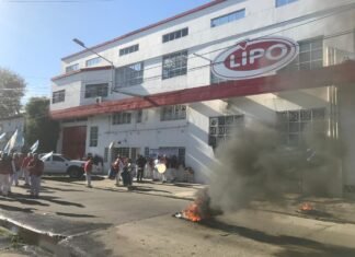 Lanús: protesta en la fábrica de Caramelos Lipo por retraso salarial