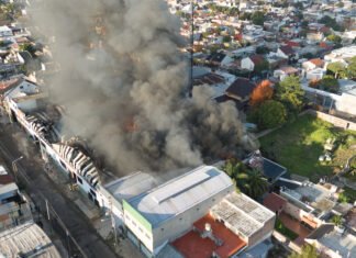 Lomas del Mirador: feroz incendio en una pañalera con denuncias previas y dudas sobre seguridad