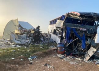 Tragedia en Ruta 3: cuatro muertos y 16 heridos en un violento choque