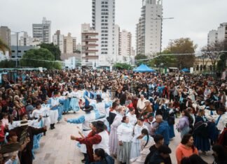 Miles de vecinos celebraron Lomas por la Patria en Comunidad en la Plaza Grigera