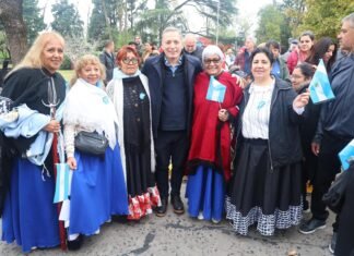 Fernando Gray encabezó el acto conmemorativo por el 215° aniversario de la Revolución de Mayo