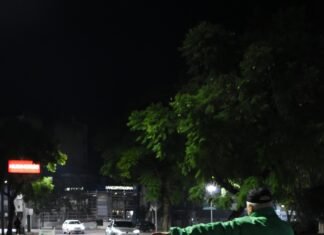 Operativo de seguridad y control vehicular en la Plaza Mitre de Monte Grande