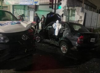 Rescate dramático en Temperley tras el choque de un patrullero y un auto