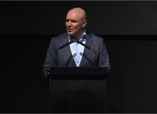 Luis Espert con traje de candidato en el congreso de La Libertad Avanza: “Se acabó la joda para los delincuentes”