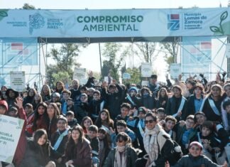 Federico Otermín y Daniela Vilar, junto a más de 1.500 estudiantes, compartieron el primer Compromiso por el Ambiente de Lomas de Zamora