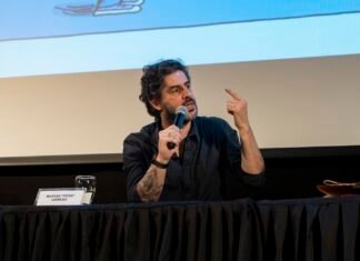 Tute fue distinguido como Profesor Honorario de la UNLa y brindó una charla abierta al público