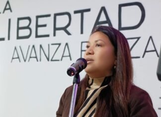 La concejal libertaria de Ezeiza Diana Báez desconfía del acercamiento de Leonor Granados a La Libertad Avanza