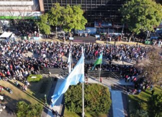 Fernando Gray tomó la promesa de lealtad a la bandera a 4.260 estudiantes de 4° año de escuelas primarias de Esteban Echeverría