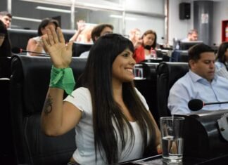 Detenciones sacuden la gestión de Mayra Mendoza: una concejal oficialista entre los arrestados por amenazas a Espert