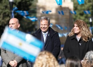 Almirante Brown celebra el Día de la Independencia con un acto oficial y un desfile patrio en Longchamps