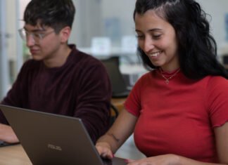 En la UNaB: Más capacitación para mejorar el desarrollo laboral y profesional