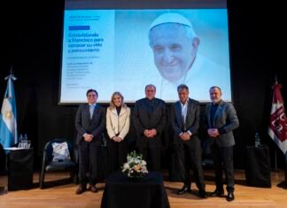 Entrevistando a Francisco: reconocidos periodistas relataron en la UNLa cómo fue dialogar con el Papa