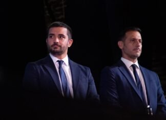 Lo dejaron afuera: en un Lanús picante, Agustín Balladares dispara contra Julián Álvarez