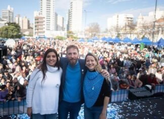Amor por la Patria en Comunidad: Miles de familias de Lomas celebraron el Día de la Independencia en la Plaza Grigera