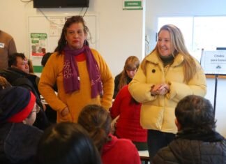 Magui Gray dialogó con vecinas y vecinos durante un operativo de regularización dominial y documental en Monte Grande Sur