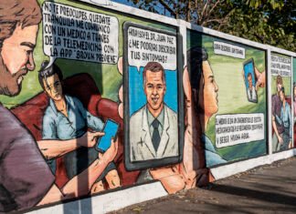 Presentan un mural en Almirante Brown para difundir la Telemedicina, que ya utilizan miles de vecinos