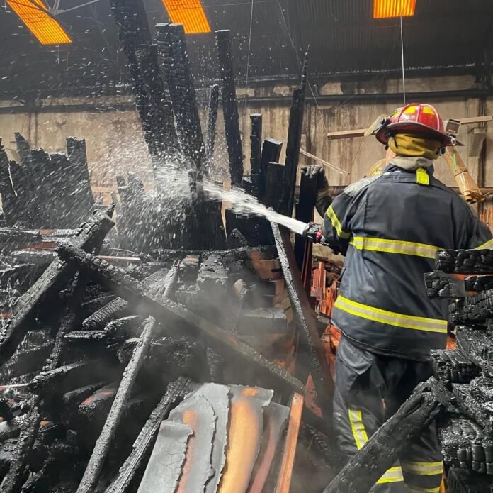 👉🏼Incendio en madereraEn la mañana del domingo 27-7, cerca de las 6 am fuimos notificados de u (6)