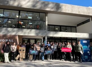 Juventud en acción: el Club de Robótica de la UNaB despierta vocaciones tecnológicas en el conurbano