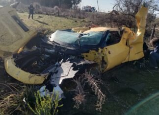 Accidente de alta gama en San Vicente: una Ferrari se despistó y quedó destrozada