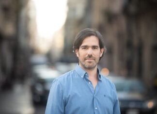 Nicolás del Caño se reúne con vecinos en Lomas de Zamora en el marco de la campaña del FITU