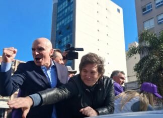 Atacaron la caravana presidencial de Milei: Piedrazos, evacuación y tensión en Lomas de Zamora