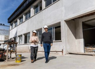 Cascallares y Paula Eichel recorrieron las obras de una nueva escuela secundaria en Longchamps