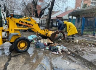 Por las intensas lluvias, el Municipio despliega un operativo de limpieza en distintos barrios del distrito
