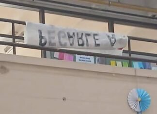 Retiran cartel estudiantil en escuela de Monte Grande durante jornada electoral