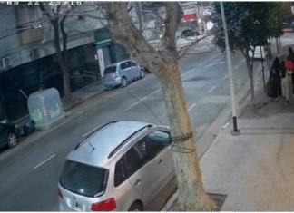 Robo insólito en Avellaneda: entró a una barbería y dejó a su hija como campana