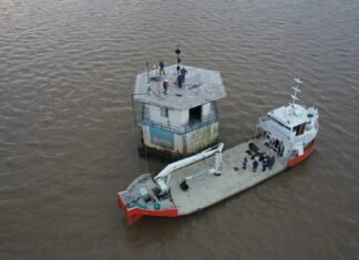 AySA realiza el operativo anual en la torre de toma de Bernal para garantizar el servicio de agua potable en el sur del conurbano