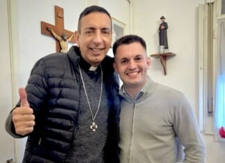 El Padre Abraham recibió a Nacho Moroni en su parroquia