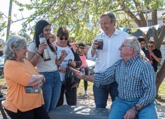 Cascallares inauguró junto a los vecinos la nueva Plaza Libertad de Longchamps