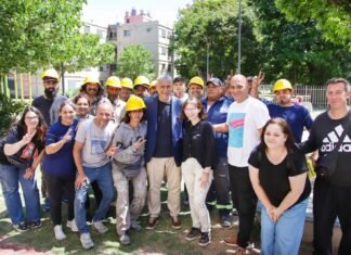 Ferraresi y Batakis desafían el ajuste nacional y entregan viviendas en Isla Maciel