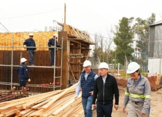Fernando Gray recorrió la subestación transformadora eléctrica de Luis Guillón