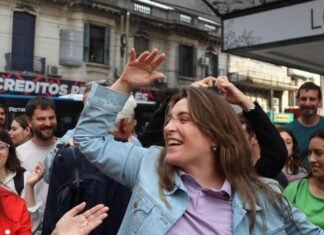 Manuela Castañeira y el cierre de campaña en Lomas de Zamora: “Queremos que las voces de los trabajadores y las feministas lleguen al Congreso”