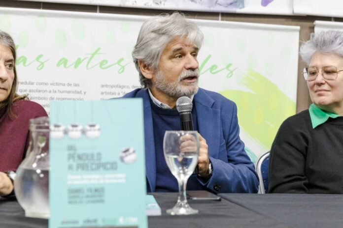 Daniel Filmus presenta en la UNLa su libro “Del péndulo al precipicio. Ciencia, tecnología y sociedad en 40 años de democracia”1